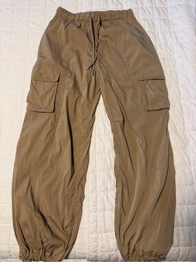 Lululemon Lightweight Adjustable Mid-Rise Cargo Pant